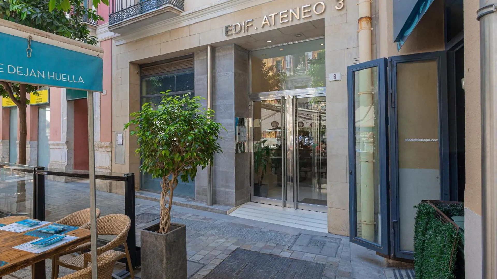 C31 Deluxe Apartment Into Cathedral Square Malaga Spain